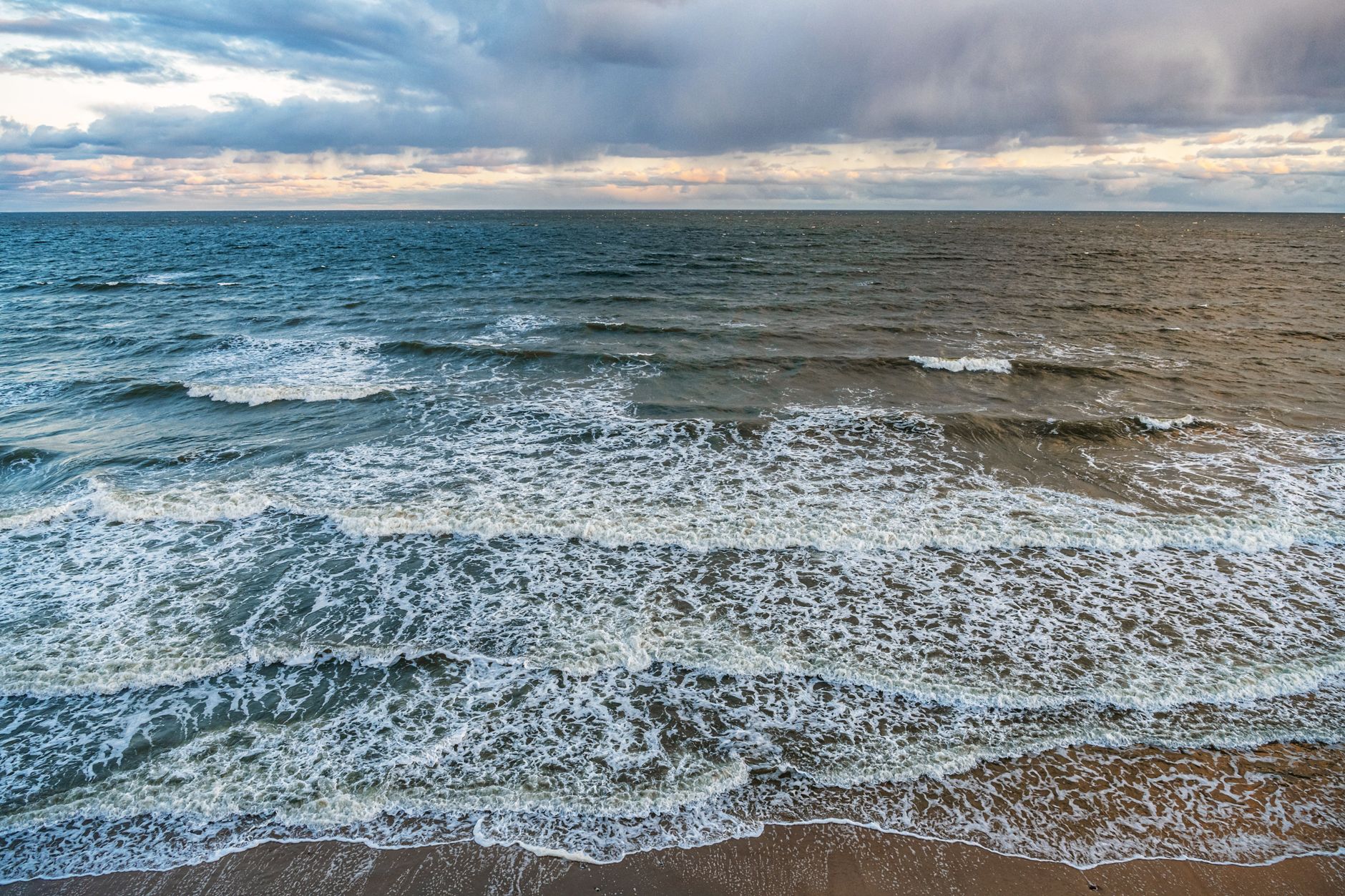 Captivating seascape with crashing waves under a cloudy sky at Svetlogorsk, Russia.